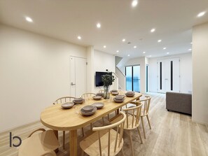 Casa Premium, balcón | Servicio de comidas en la habitación