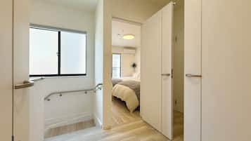 Premium House, Balcony | Iron/ironing board, free WiFi, bed sheets