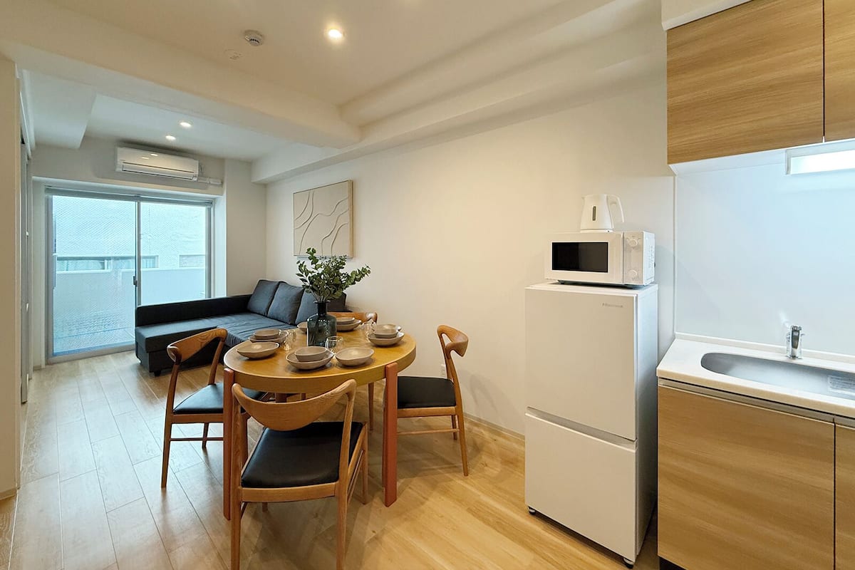 Superior Apartment | Desk, laptop workspace, iron/ironing board, free WiFi