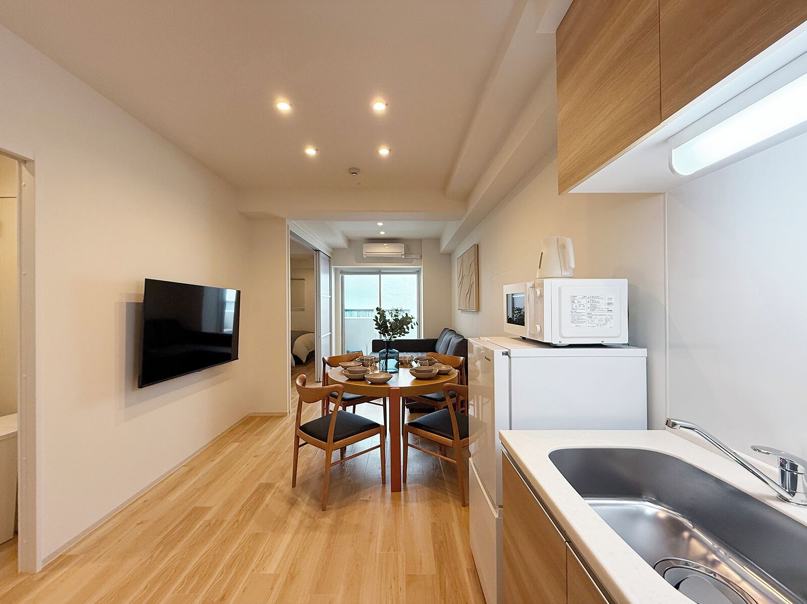 Superior Apartment | Private kitchen | Fridge, microwave, stovetop, electric kettle