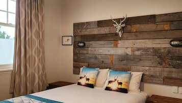 Superior Double Room, 1 Queen Bed, Non Smoking, Shared Bathroom