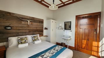 Standard Double Room, Non Smoking, Shared Bathroom