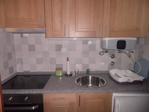 Private kitchen - Paulo Ferreira Apartment (Sesimbra)