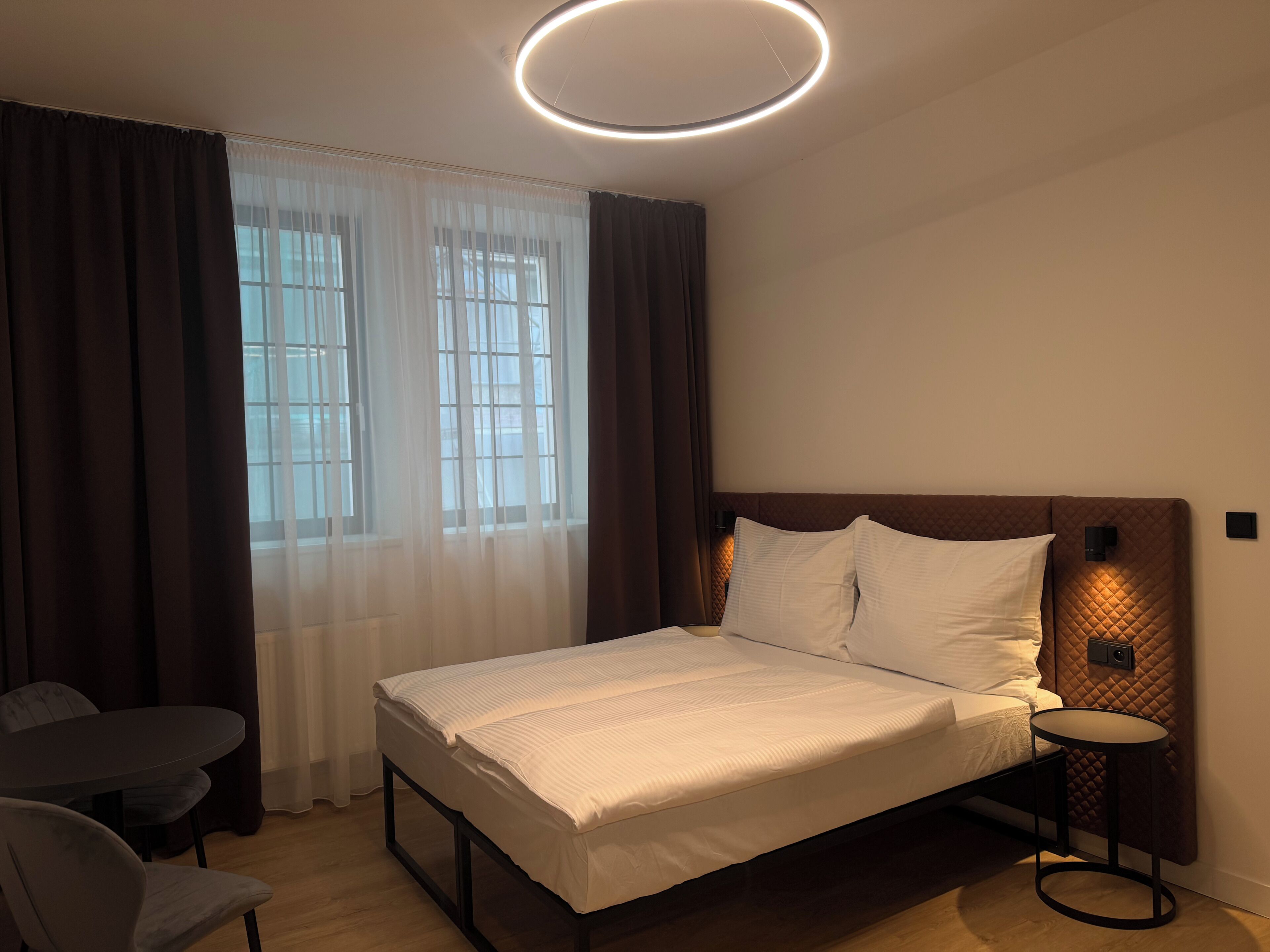 Triple Room | Desk, free WiFi