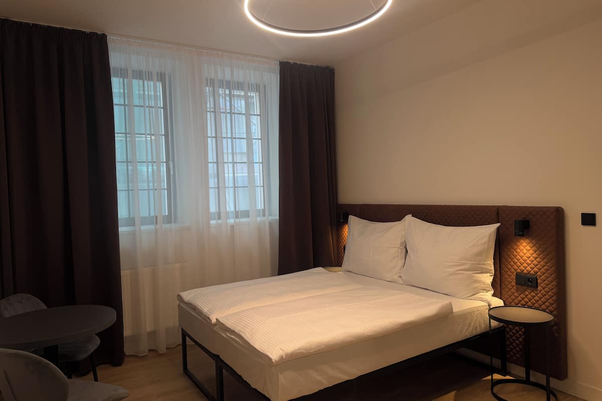 Triple Room | Desk, free WiFi