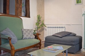 Interior - An unusual experience in a troglodytic Gîte in the heart of the Loire Valley! (Vouvray)