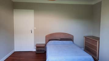 4 bedrooms, free WiFi, bed sheets