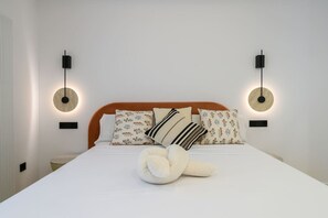 2 bedrooms, desk, iron/ironing board, WiFi - 2BR 2BA | Almagro Residence | Quiet Luxury Stay (Madrid)