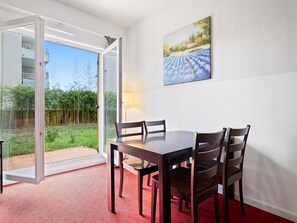 Dining - Charming flat for 4 people, near the harbour (Grasse)