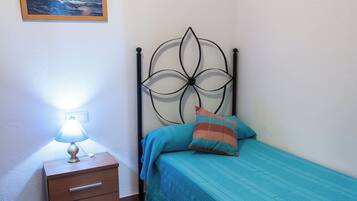 2 slaapkamers, een strijkplank/strijkijzer, beddengoed