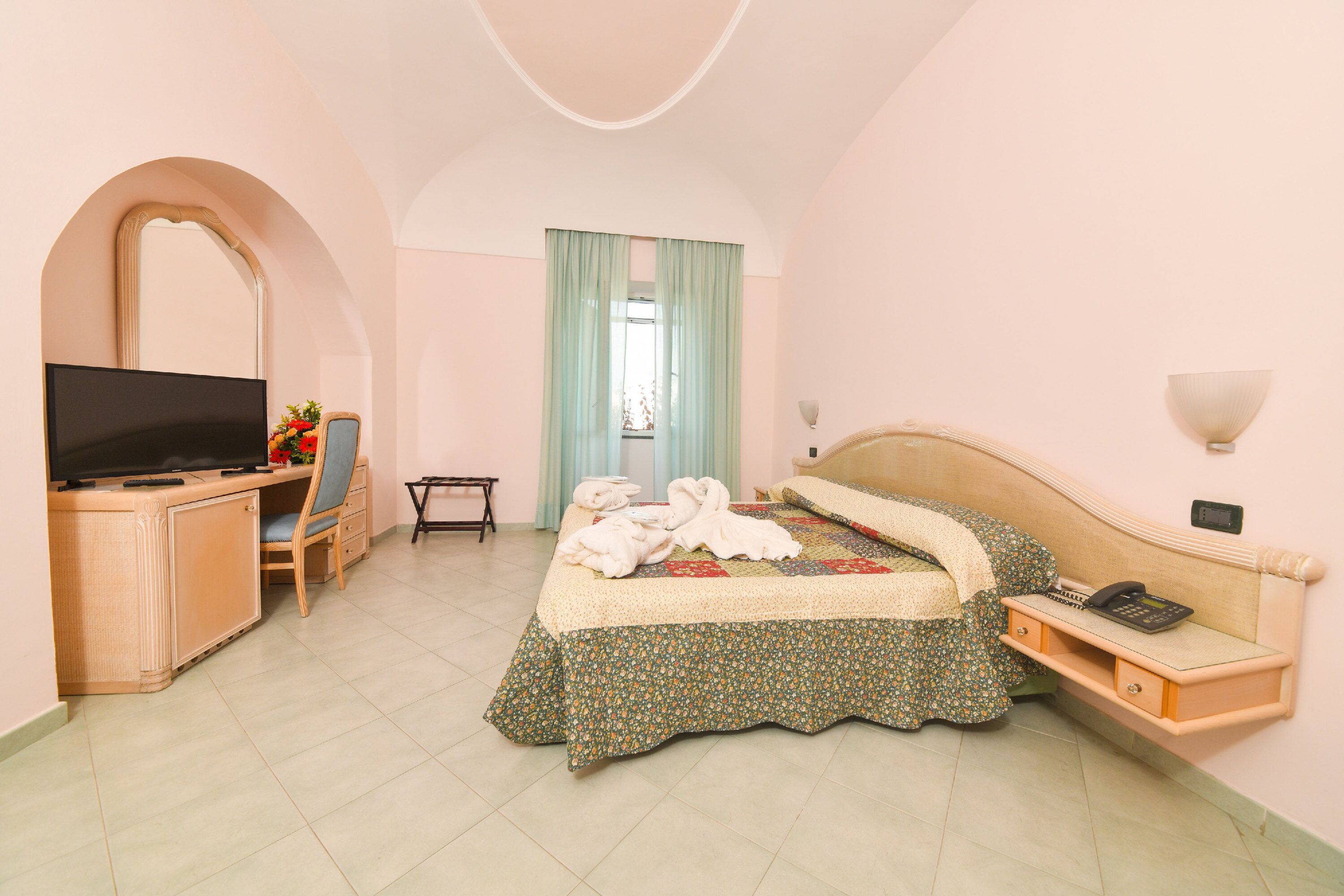 Standard-Doppelzimmer | Schreibtisch, Babybetten, kostenloses WLAN, Bettwäsche