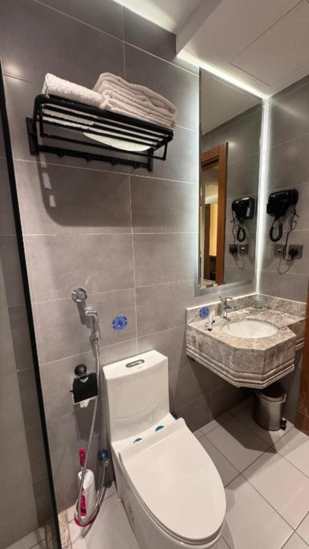 Twin Room | Bathroom | Free toiletries, towels, soap, shampoo