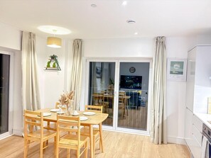 Dining - Birmingham Citycentre Apartment With Two Bedrooms (Birmingham)