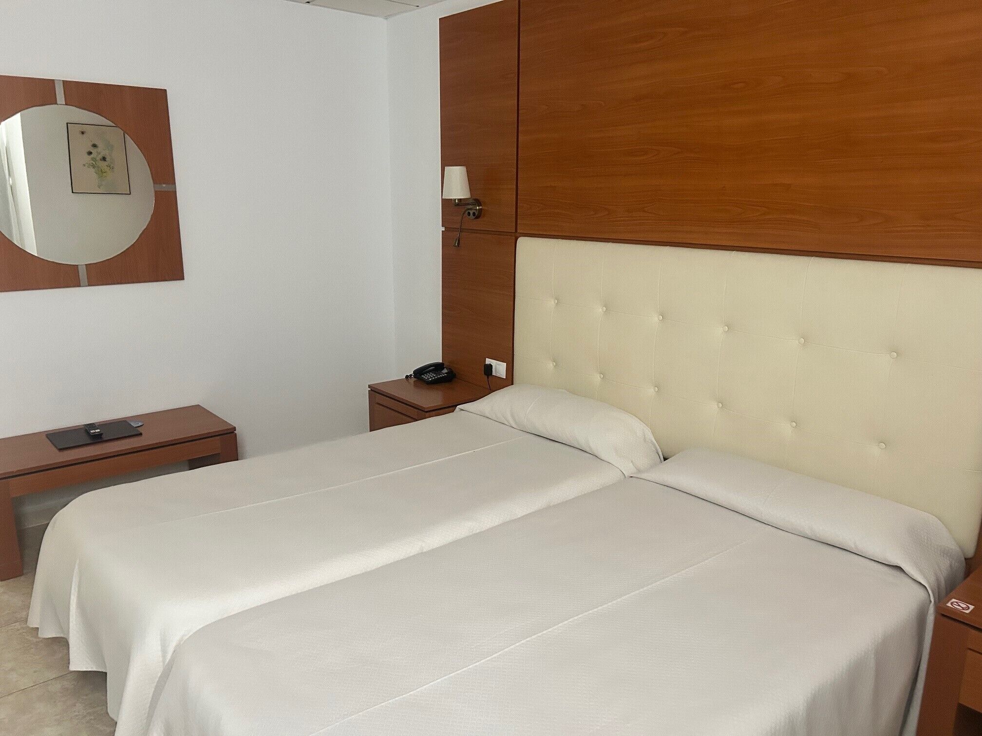 Basic Studio | In-room safe, free WiFi