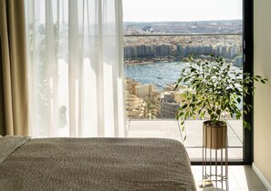 1 bedroom, WiFi - 27th Top Floor Designer Apartment In Mercury Tower (Saint Julian's)