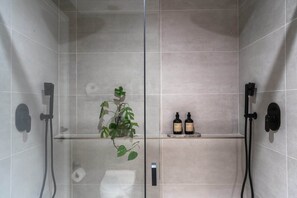Hair dryer, towels - Designer Luxury Apartment in Mercury Tower (Saint Julian's)