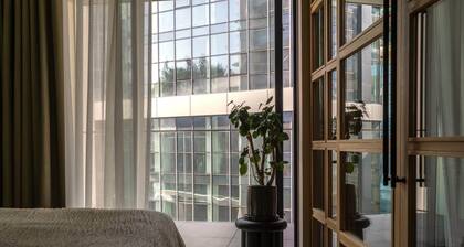 Designer Luxury Apartment in Mercury Tower