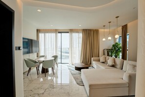 TV - Seaview Mercury Tower Apartment With Rooftop Pool (Saint Julian's)