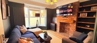 Modern 2BR Home w/Driveway | Sleeps 6