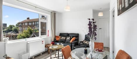 Apartment | Dining