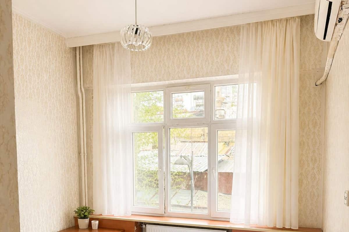 Room, City View | Desk