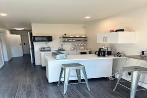 Private kitchen - Nomad City Hotel YYZ (Toronto)
