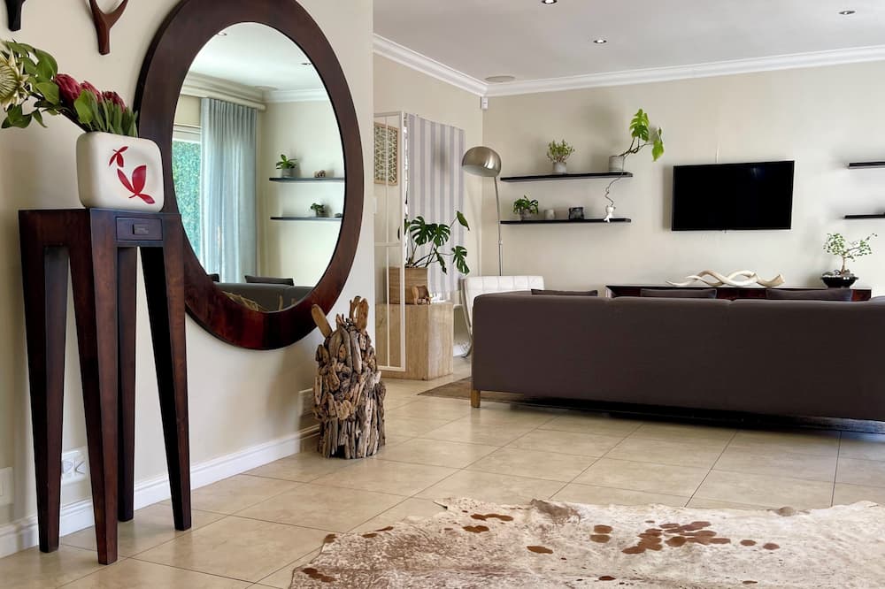 Hout Bay Gem 61 Milner