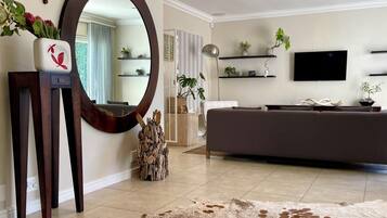 Klassiek appartement, uitzicht op bergen | Interieur