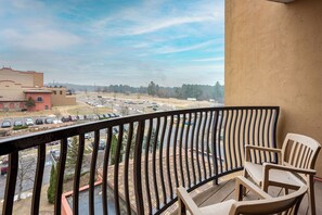 Property grounds - 3-bedroom riverside condo in serene Wisconsin Dells 10-14 guests (Wisconsin Dells)