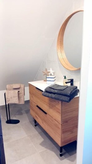 Bathroom - LES JARDINS DE TREBIGUETTE (Ambon)