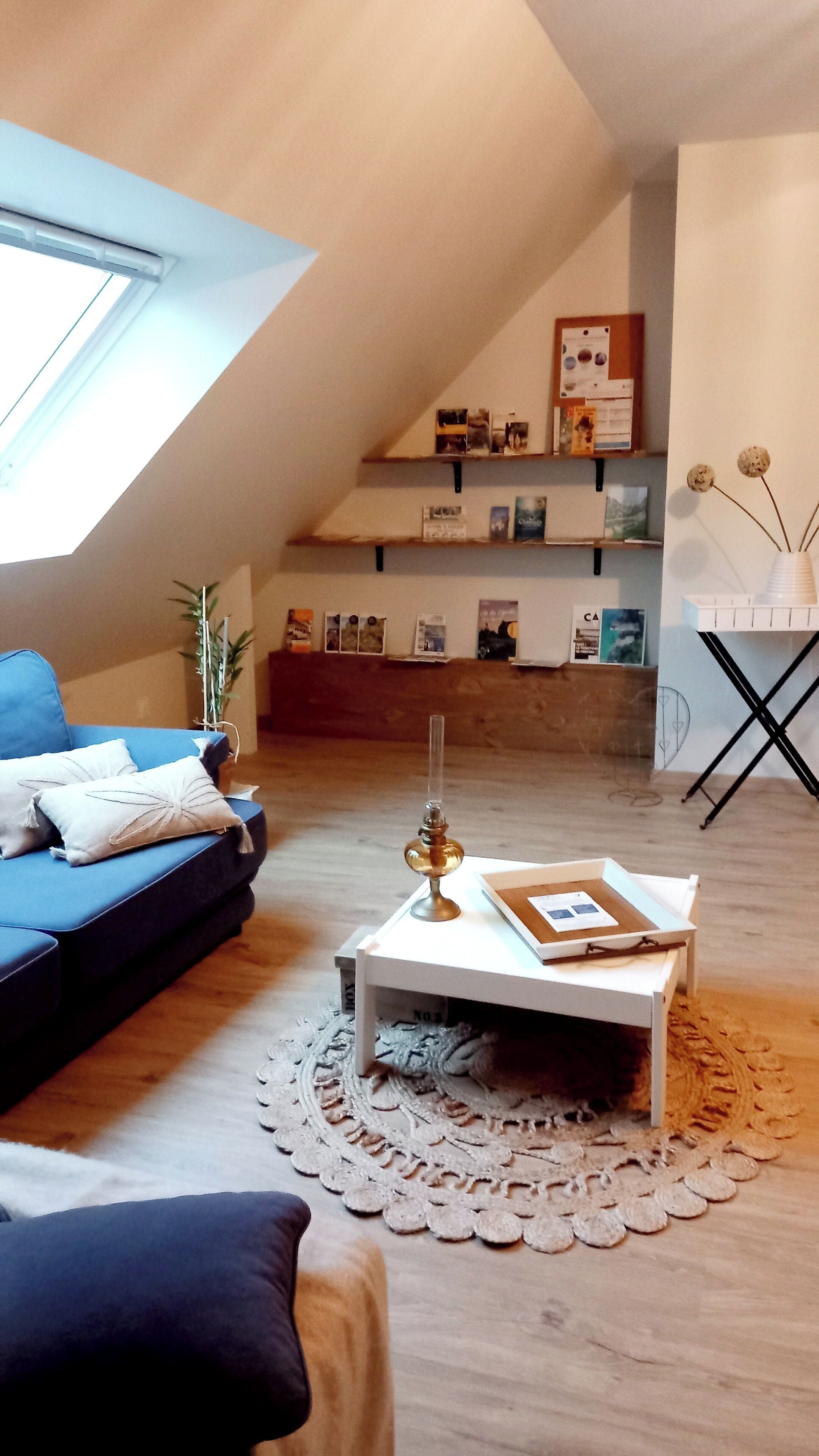 Habitación Confort, baño privado, vista al jardín | Área de sala de estar