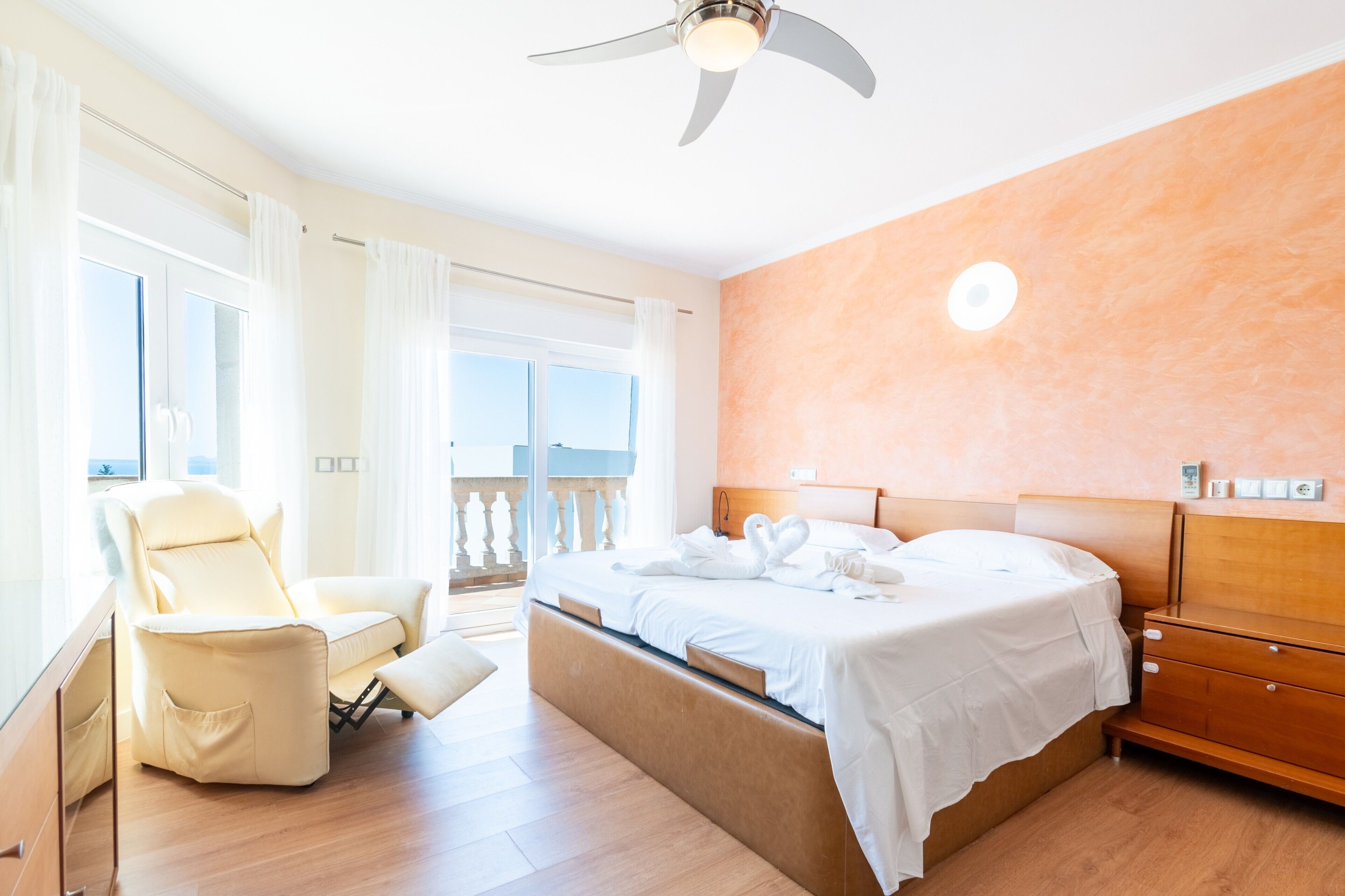 5 quartos, ferros/tábuas de passar roupa, Wi-Fi, roupa de cama