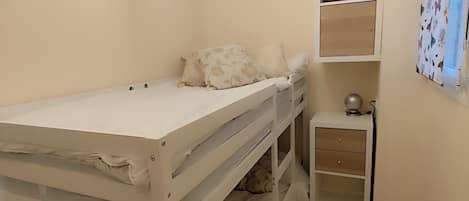 2 chambres, fer et planche à repasser, accès Internet, draps fournis