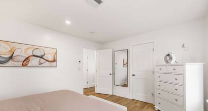 Warren House 2BR, Stunning Water Views Downtown