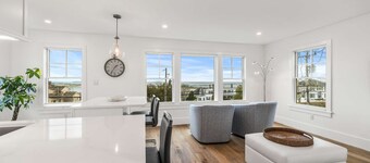 Warren House 2BR, Stunning Water Views Downtown