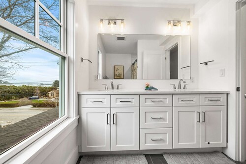 Warren House 2BR, Stunning Water Views Downtown