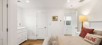 Warren House 1BR, Stunning Water Views Downtown