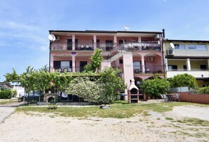 Exterior - Familiar and Equipped Flat for a Cozy Stay (Umag)