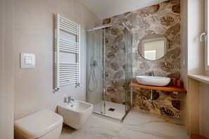 Shower, bidet, towels - GuestHost - Lume di Mare (Lamandia)