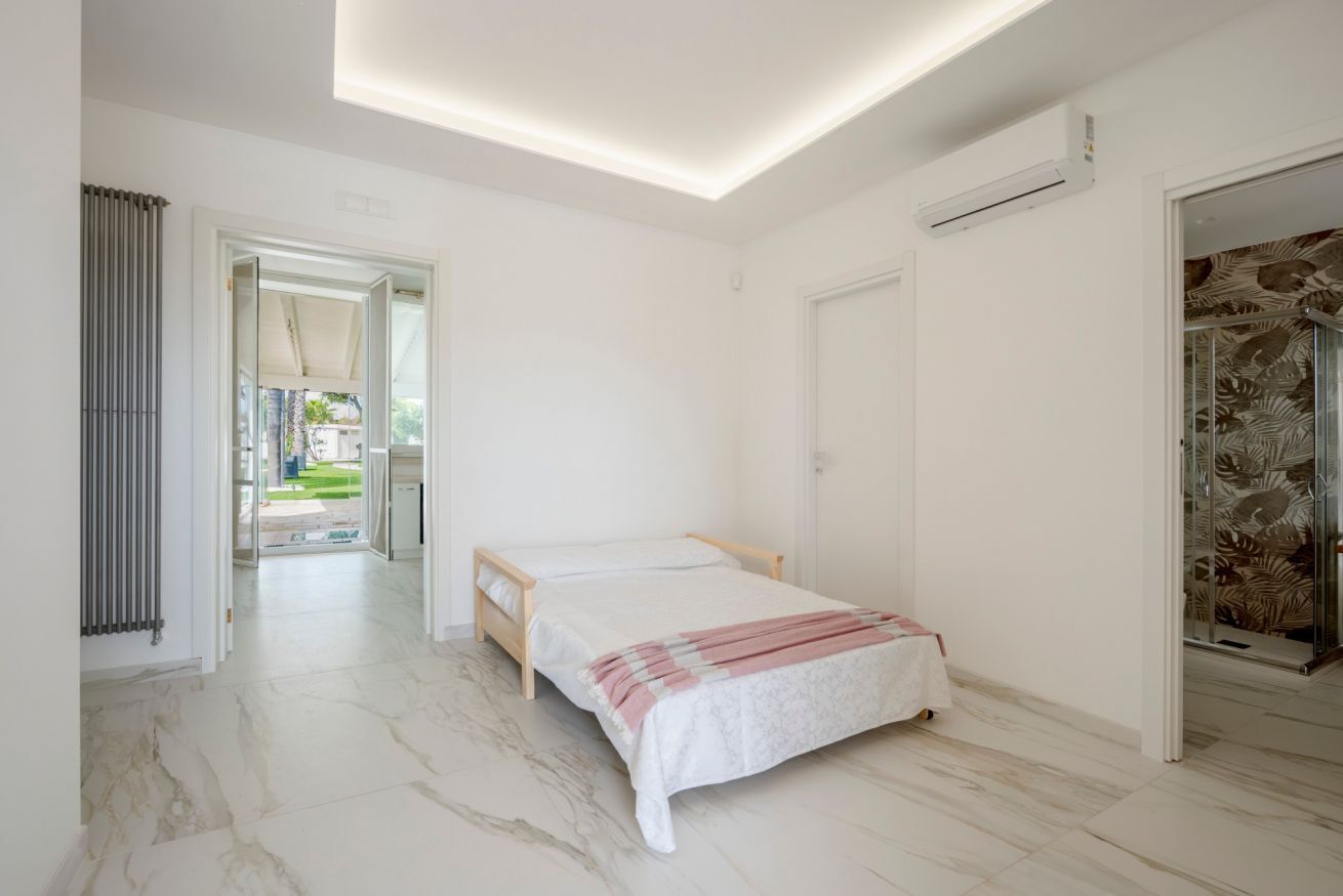 3 habitaciones y tabla de planchar con plancha 