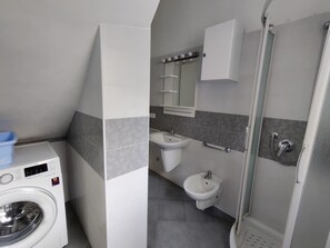 Shower - Seafront property near Caorle historic center (Caorle)