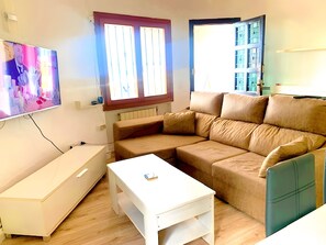 Living area - Holiday Home 'Villa Margarita' with Sea View, Wi-Fi and Air Conditioning (Denia)