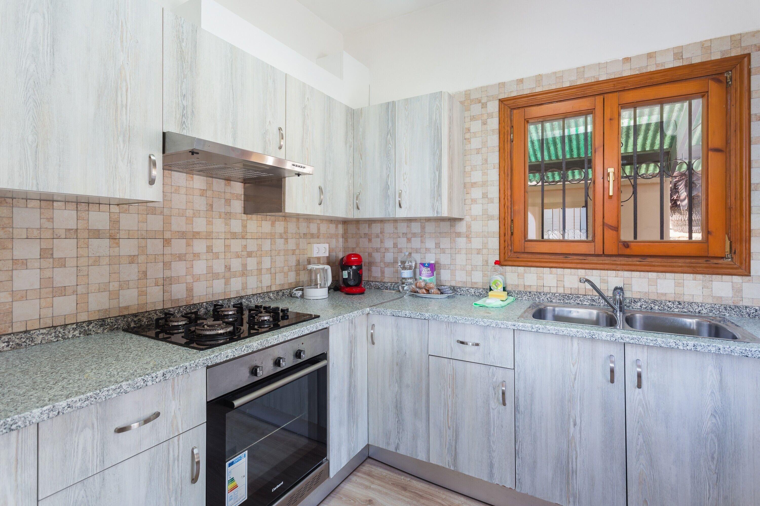 Kühlschrank, Mikrowelle, Ofen, Geschirrspüler