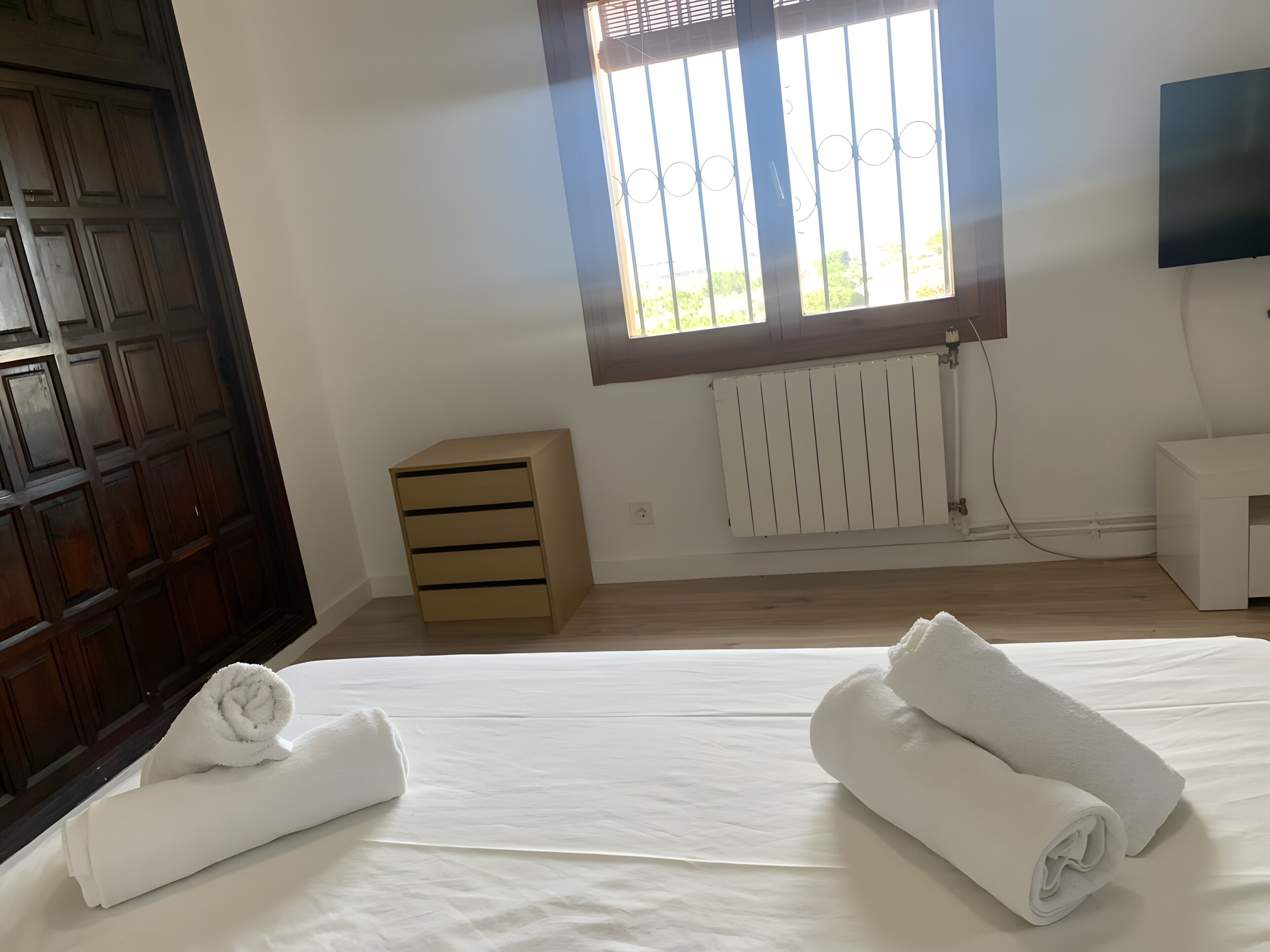 3 slaapkamers, een strijkplank/strijkijzer, wifi, beddengoed