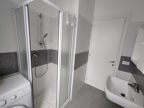 Shower - Comfortable property seafront in Caorle (Caorle)