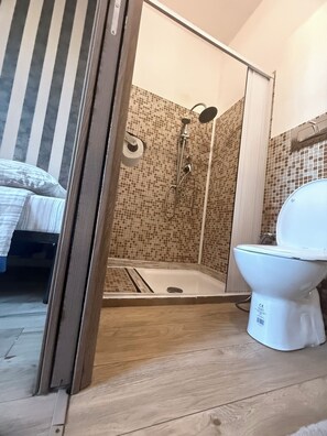Comfort Triple Room | Bathroom