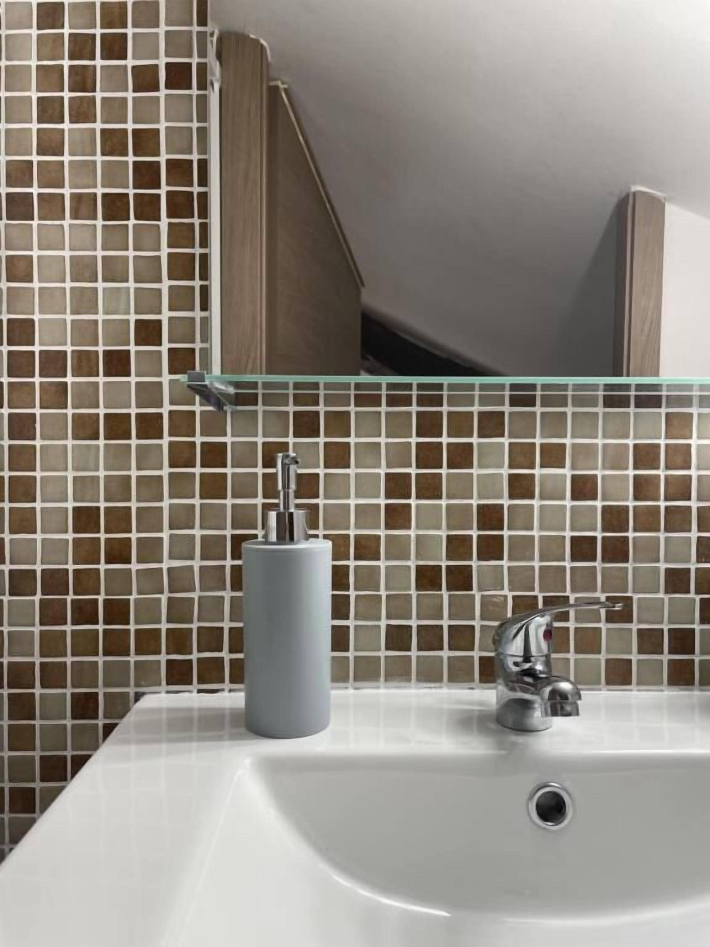 Economy Double Room | Bathroom | Hair dryer, towels, soap, toilet paper