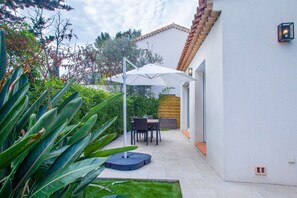 Outdoor dining - Villa Provence -Clim-Terrasse-Jacuzzi®-BBQ (La Valette-du-Var)
