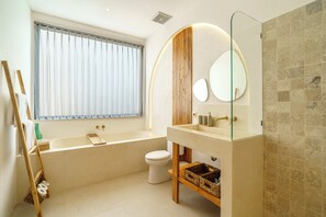 Bathroom - Stunning 4 BR villa with rooftop - 3 min from Balangan beach (Badung)