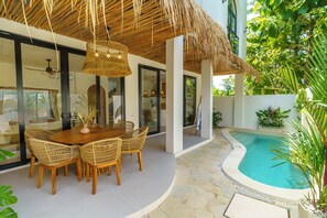 Outdoor dining - Stunning 4 BR villa with rooftop - 3 min from Balangan beach (Badung)